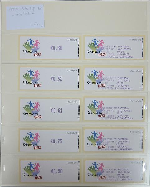 0265 (229).jpg -     Lote:    265      Colecção Especializada - Etiquetas      Lotes Especiais       Descrição:      1981/2010 &mdash; Etiquetas.   Coleção composta por 12 álbuns com etiquetas desde percursoras e Framas até 2010, com provas, erros, FDC's, etiquetas novas e usadas, sobrescritos circulados, variedades de impressão e papéis. Importante estudo. Lote a ver.        Lote ETQ       Valor Base:     &euro; 3000,00     Valor Venda:     &euro;      